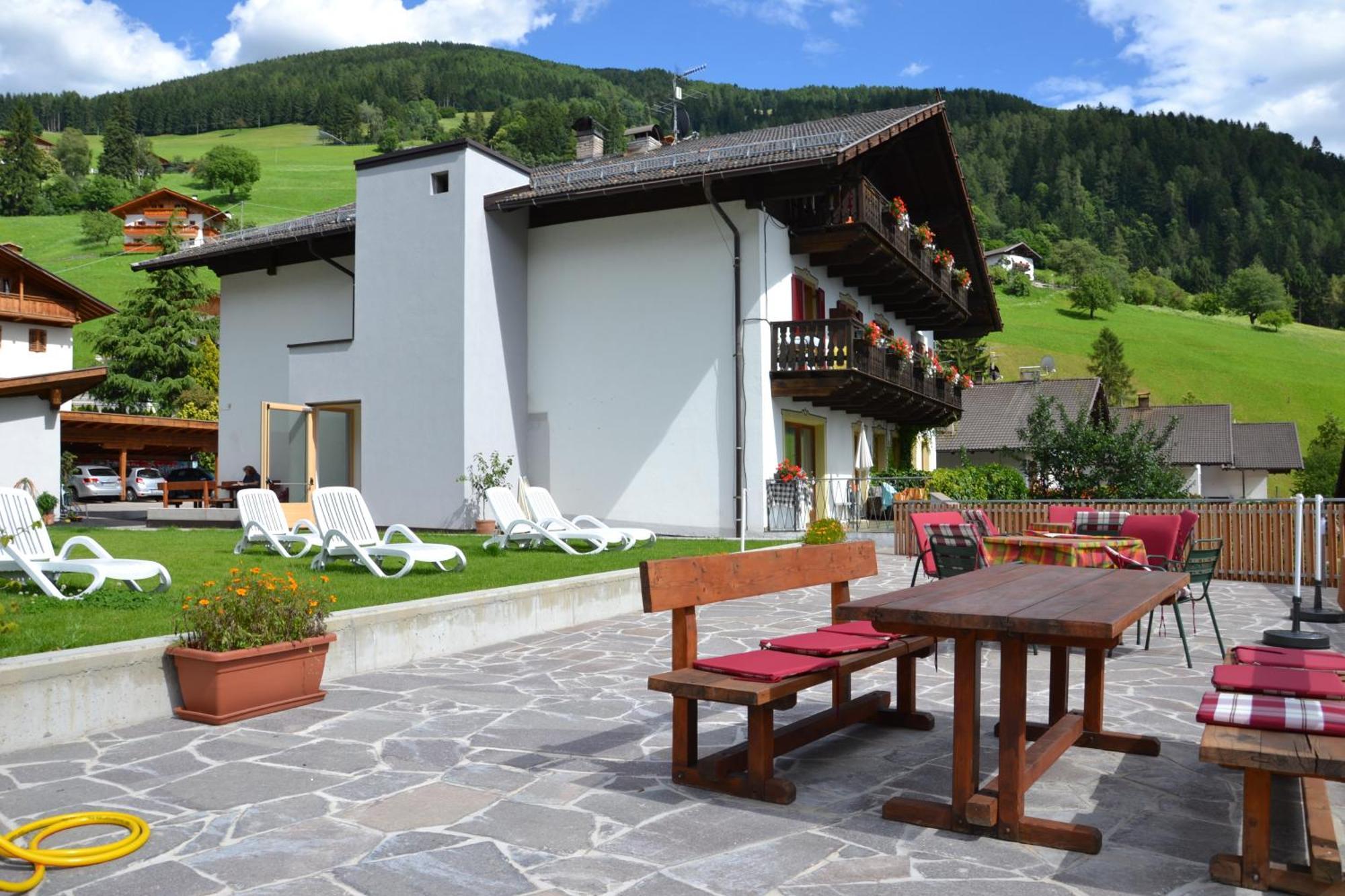 Pension Apartments Klotznerhof Schenna Luaran gambar